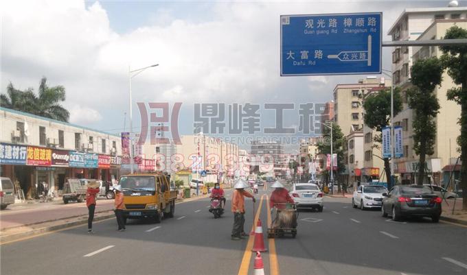 深圳市观澜章阁路标线工程