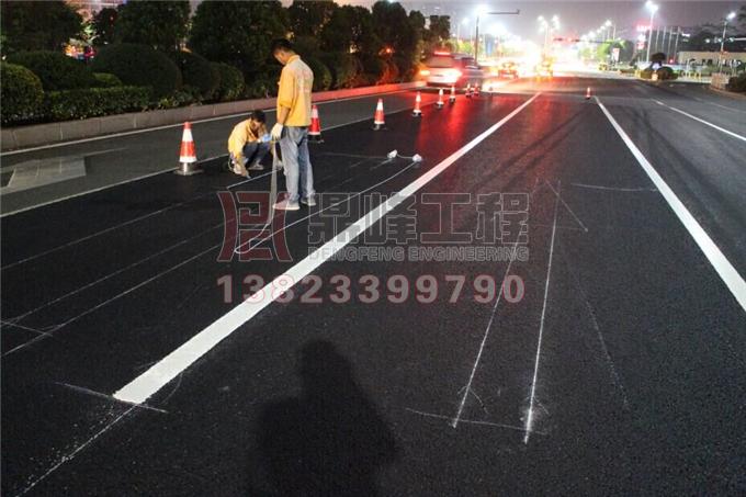 深圳光明观光路热熔标线施工
