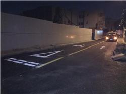 深圳光明翠湖公园小区道路标线工程|道路划线|停车场设计划线|车位划线|热熔标线|划线施工队|划线价格方案|深圳鼎峰交通工程有限公司