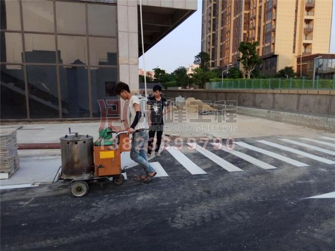 湛江开发区上景中心道路标线施工