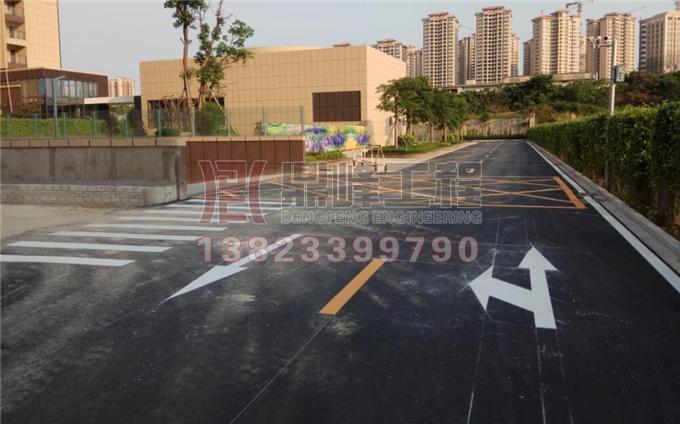 湛江开发区上景中心道路标线施工