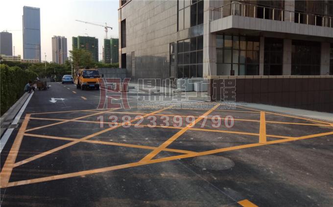湛江开发区上景中心道路标线施工