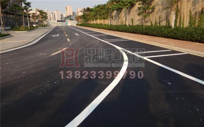 湛江开发区上景中心道路标线施工