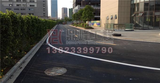 湛江开发区上景中心道路标线施工