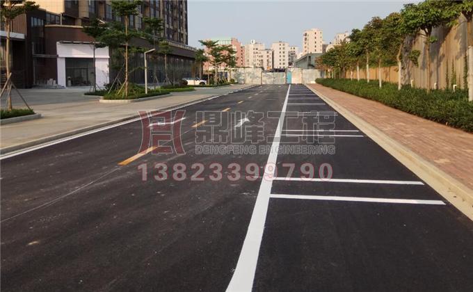 湛江开发区上景中心道路标线施工