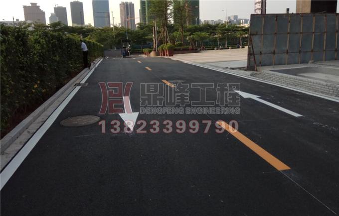湛江开发区上景中心道路标线施工