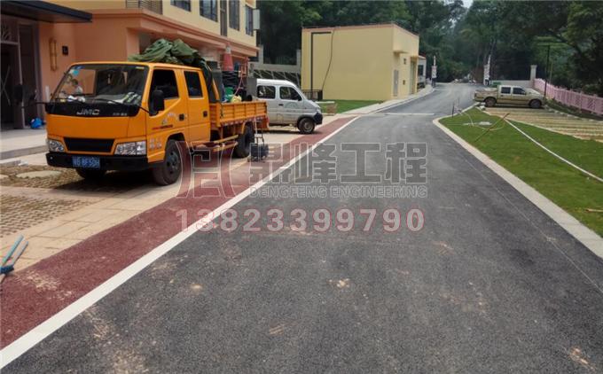 东莞黄江半坡家园道路标线施工