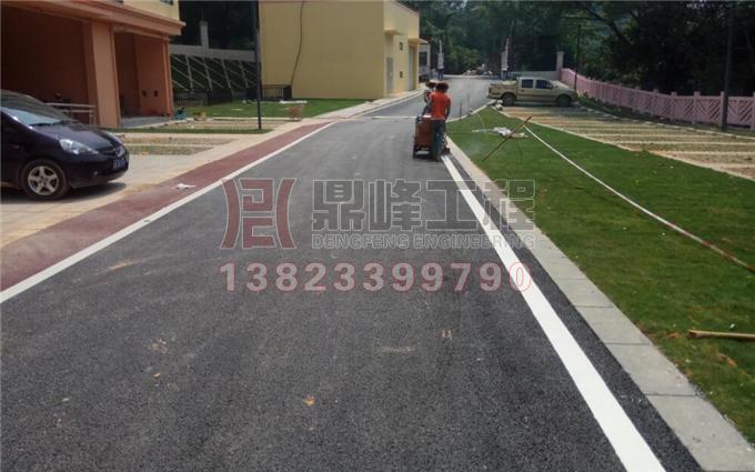 东莞黄江半坡家园道路标线施工