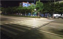 湛江麻章金康中路划线工程|道路划线|停车场设计划线|车位划线|热熔标线|划线施工队|划线价格方案|深圳鼎峰交通工程有限公司