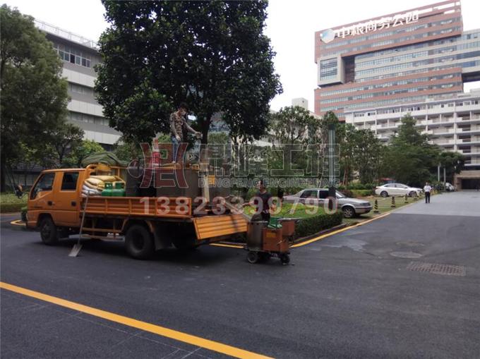 庭威产业园道路停车场划线施工