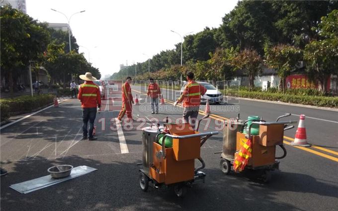 麻章金川路道路划线施工