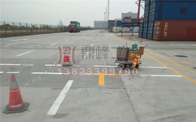 湛江港集装箱码头划线工程