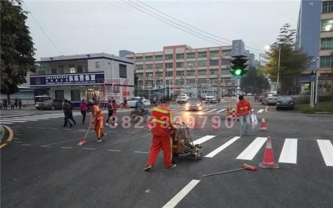 公明东茂路道路划线施工