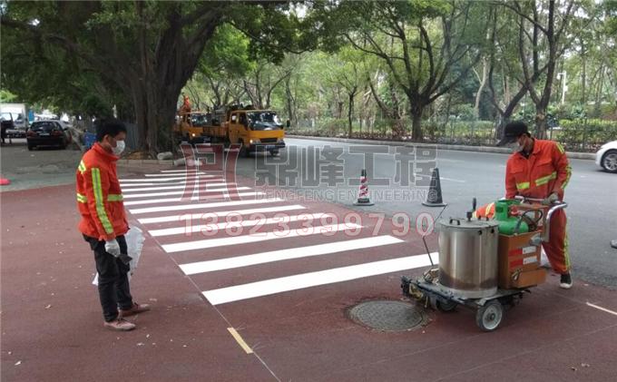 深圳西丽留仙二路划线|道路划线|热熔标线|划线施工队|划线价格方案|深圳鼎峰交通工程有限公司