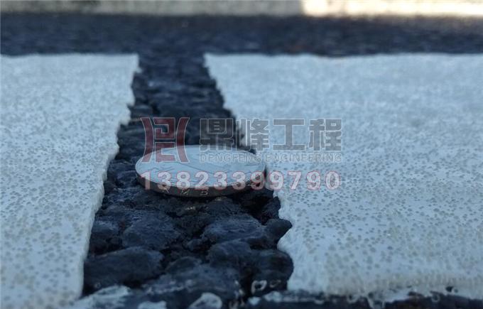 徐闻进港公路热熔划线施工