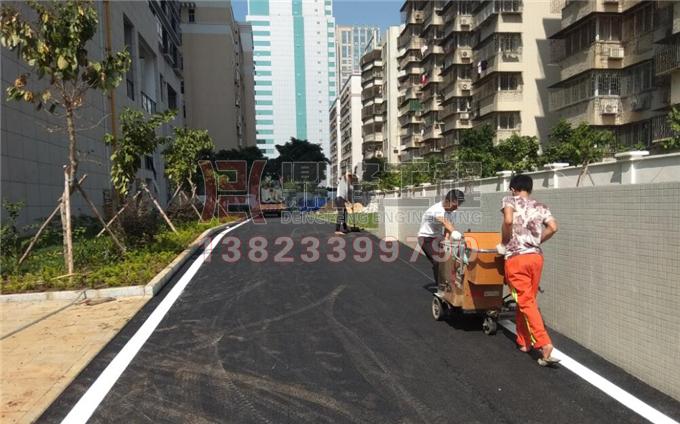 湛江京仕伯公馆沥青路面划线|道路划线|停车场设计划线|车位划线|热熔标线|划线施工队|划线价格方案|深圳鼎峰交通工程有限公司