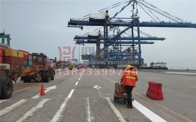 广州南沙港码头划线施工