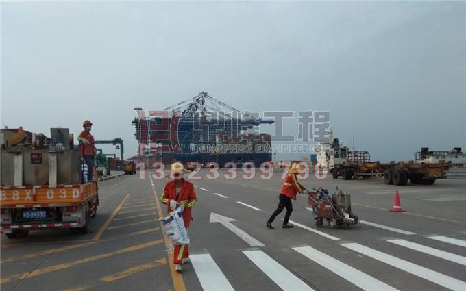 广州南沙港码头划线施工