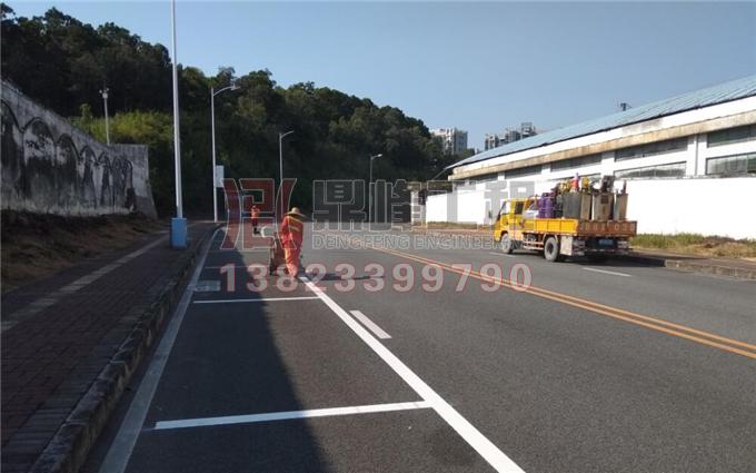 东莞硖口社区道路停车位划线