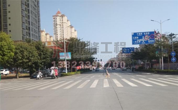 新民路道路划线施工