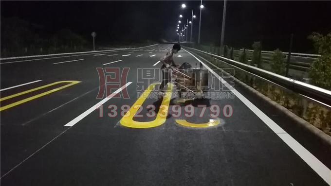 湛江西城快线二期快速路标线划线施工