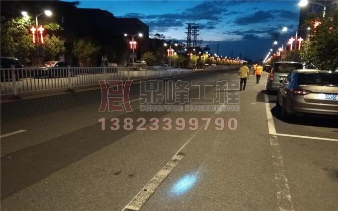 槛核镇南路热熔标线翻新施工