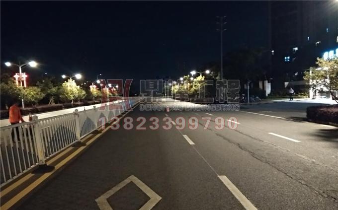 槛核镇南路热熔标线翻新施工