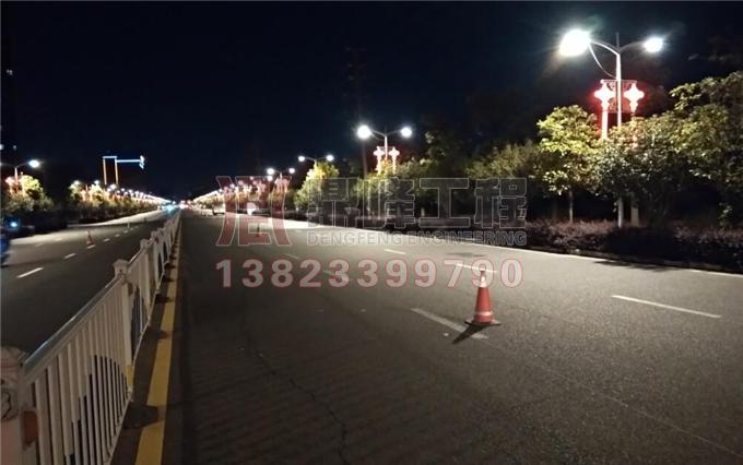 槛核镇南路热熔标线翻新施工