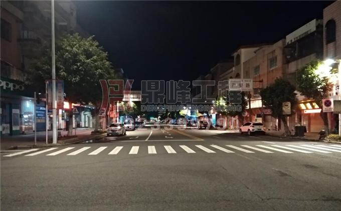 槛核镇南路热熔标线翻新施工