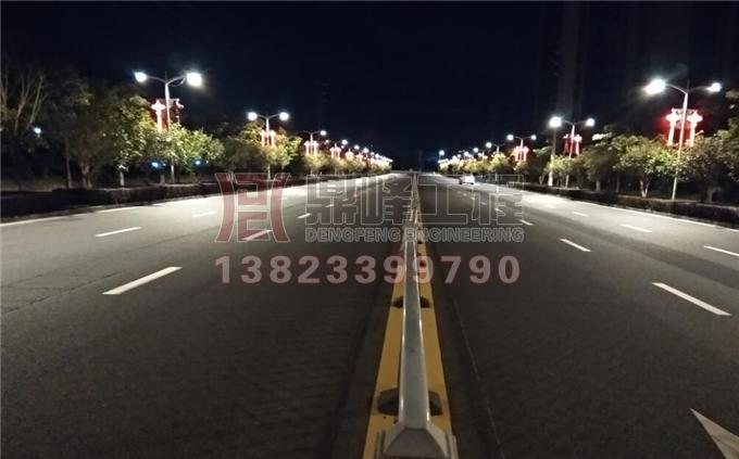 槛核镇南路热熔标线翻新施工