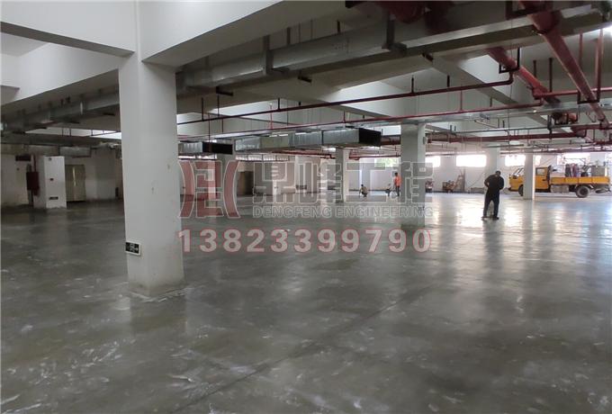 徐闻县清华园地址室停车位划线