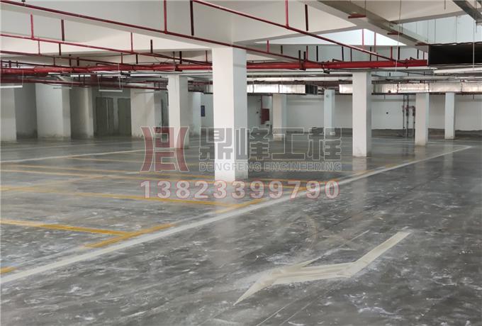 徐闻县清华园地址室停车位划线